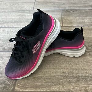 Skechers Women’s Memory Foam Lite-Weight Black & Pink Sneakers size 8.5
